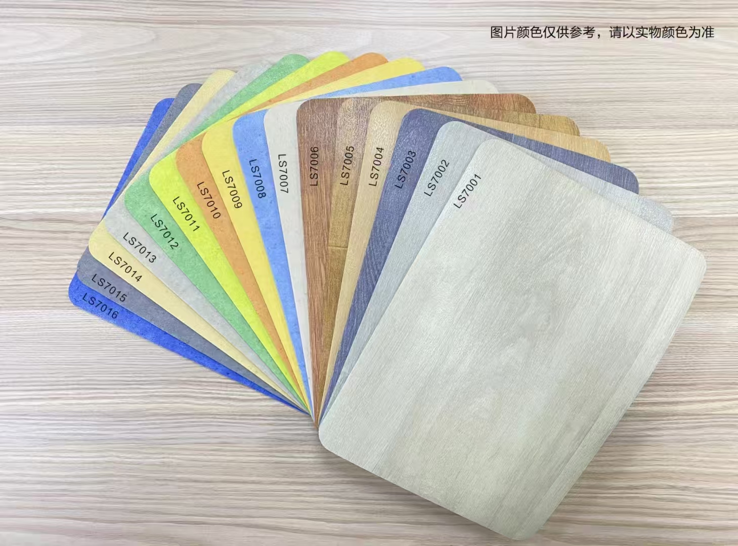 Homogeneous transparent flooring